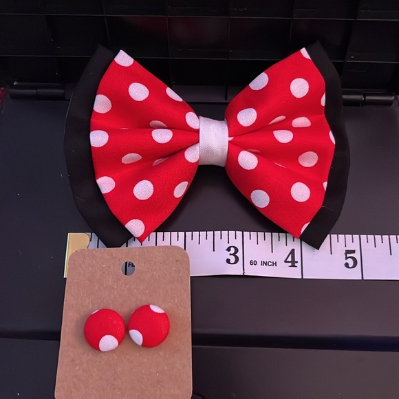 Red polka dots bow - Picture 3 of 4